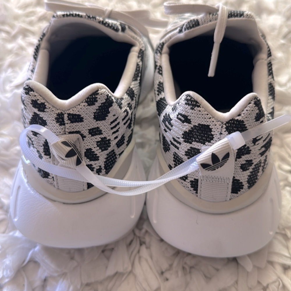 NWT Adidas Swift Run 22 Leopard Sneakers - Picture 4 of 10
